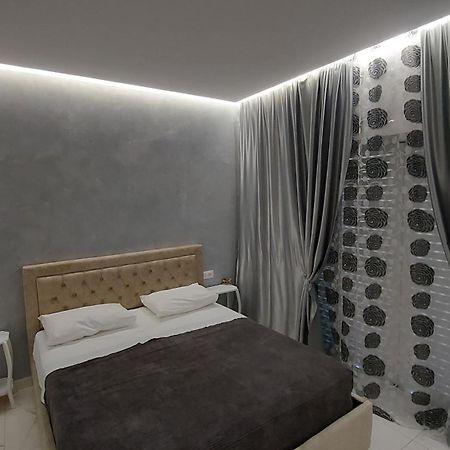 Beni 'S Apartments Sarandë Esterno foto