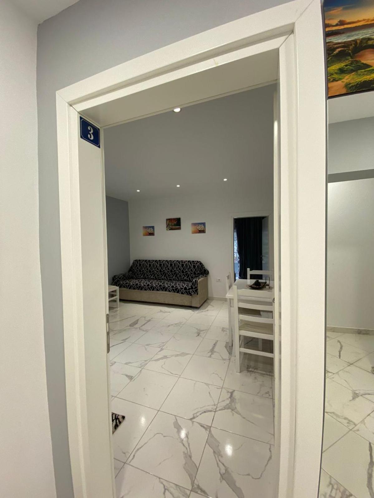 Beni 'S Apartments Sarandë Esterno foto